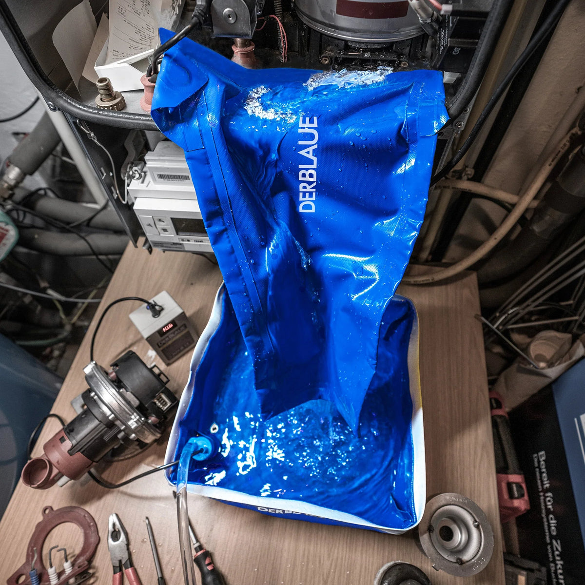DERBLAUE® Rutsche – Die preisgekrönte Ablaufrutsche für gezieltes Flüssigkeitsleiten DERBLAUE®