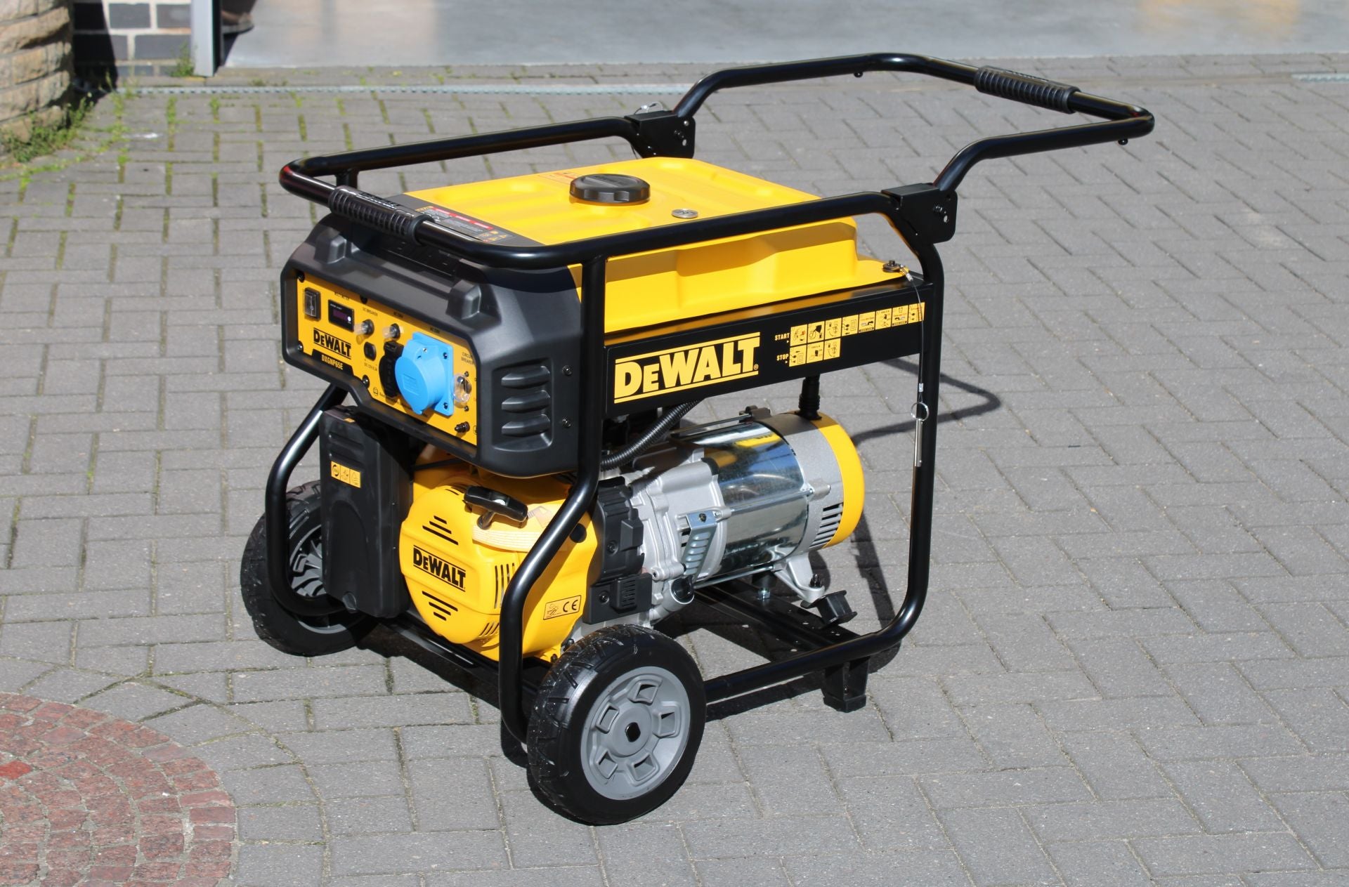 6500 Watt Benzin AVR Stromerzeuger DeWalt DXGNP65E