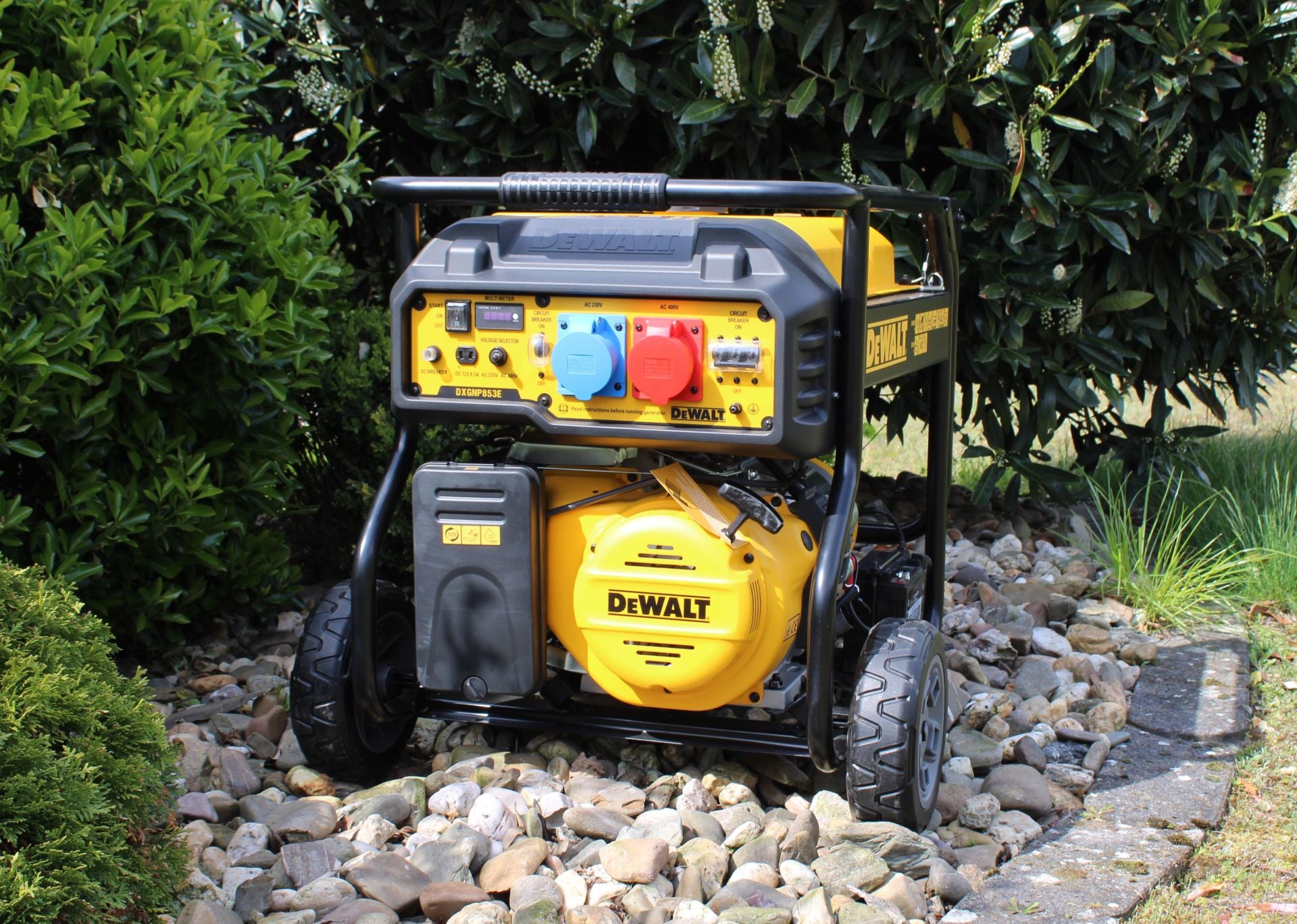10,6 kVa Benzin AVR Stromerzeuger DeWalt 230V & 400V DXGNP853E