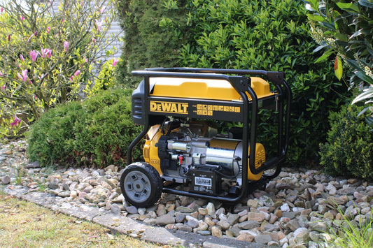 10,6 kVa Benzin AVR Stromerzeuger DeWalt 230V & 400V DXGNP853E