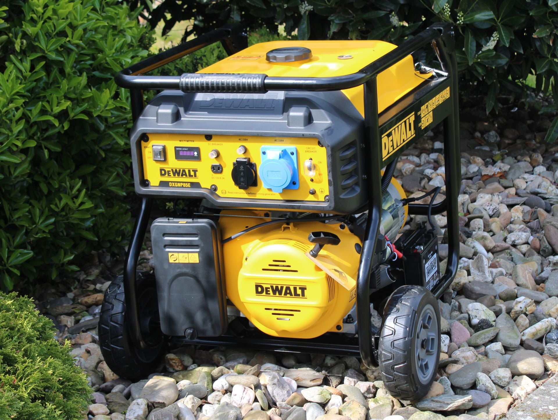 8500 Watt Benzin AVR Stromerzeuger DeWalt DXGNP85E