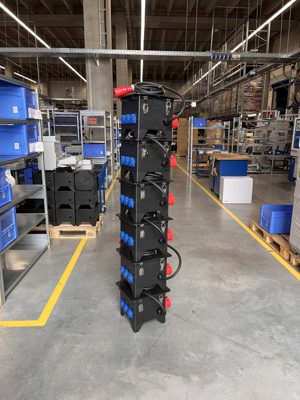 POWER X-Line L Vollgummiverteiler Zuleitung mit CEE-St. 32 A, 3 × Schutzkontakt (3 × LS), 2 × SiRoX JÄGER SIROX